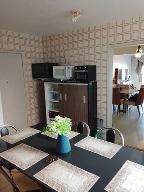 Traditioneel appartement | Dineren op de kamer