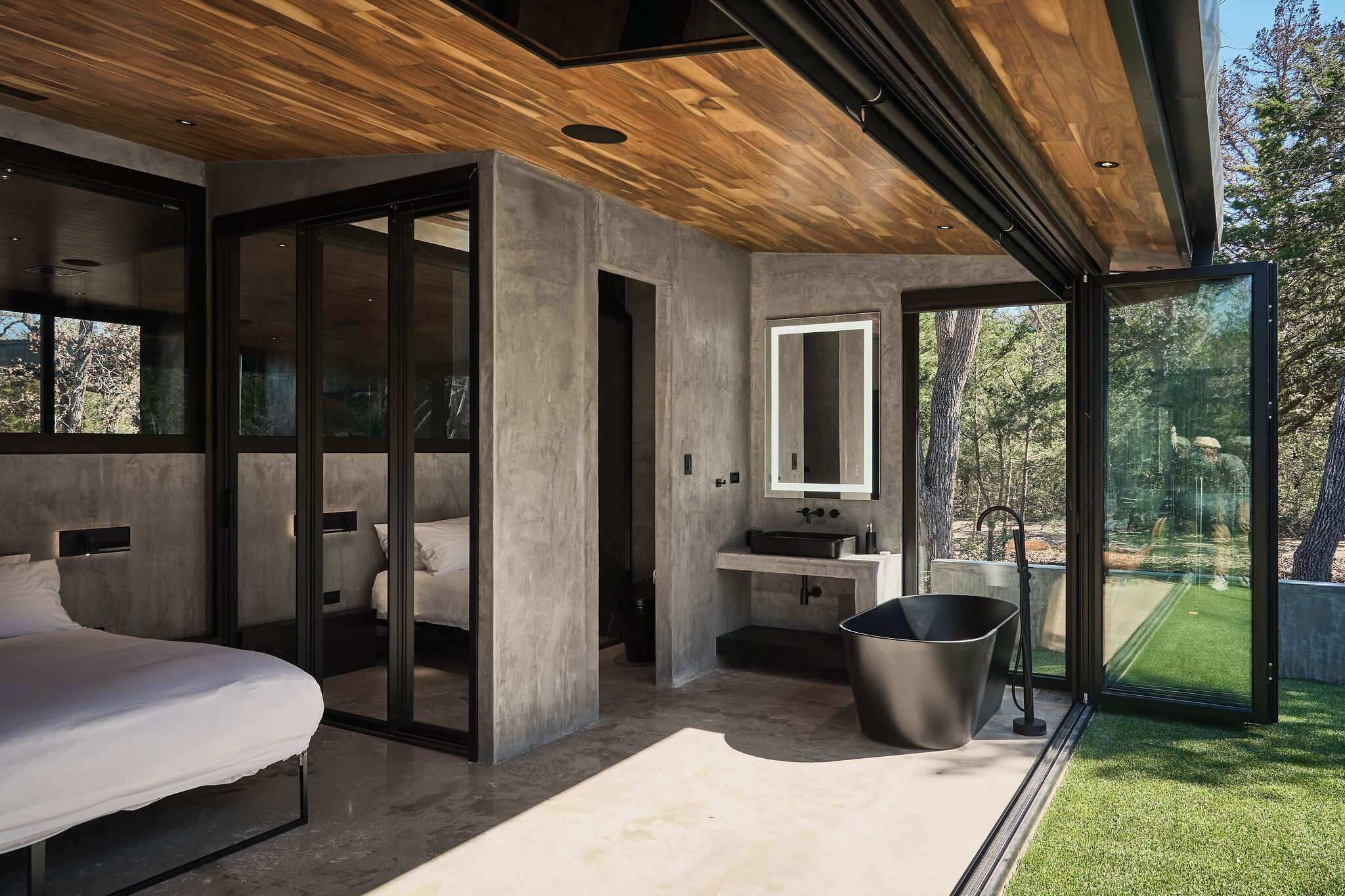 2 habitaciones, escritorio, tabla de planchar con plancha y wifi 