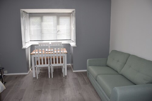 Nice 1 Bedroom Apartment, Sleeps 4, 3Beds