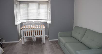 Nice 1 Bedroom Apartment, Sleeps 4, 3Beds