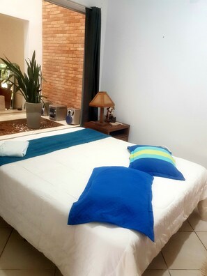 Iron/ironing board, WiFi, bed sheets