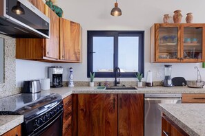 Fridge, microwave, stovetop, dishwasher - Oceanview Casita Getaway (Agua de la Costa)