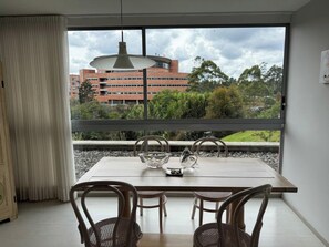 Dining - PORTANOVA SUITES -Comfortable apartment only 5 minutes from JMC Airport. (Rionegro)