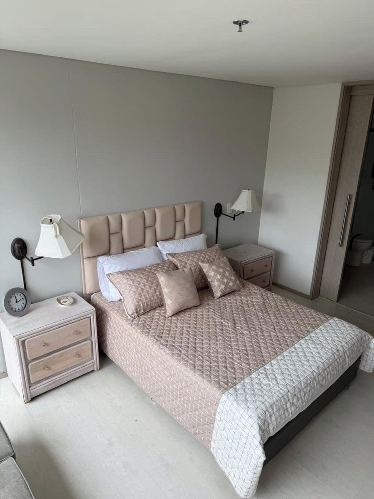 Skrivbord, gratis wi-fi och sängkläder