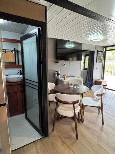 Lovely 1-bedroom home with AC in charming Tamarindo - private and serene