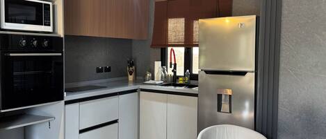 Mikrobølgeovn, ovn og kokeplater