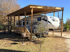 Exterior - RV #1 - delightful 1-bdrm, 3 slide out, covered deck, at Lake Livingston Tx  (Onalaska)