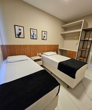 2 bedrooms, iron/ironing board, Internet, bed sheets - New apartment one block from the beach with ocean view and garage. (Vila Velha)