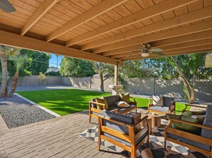 Terrace/patio - Games, Fire Pit, 5 min to Old Town, 2 Queen beds, 1 Bunk Bed. (Scottsdale)