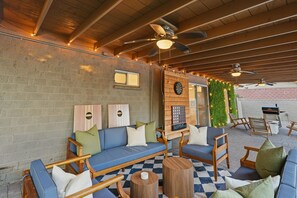Terrace/patio - Games, Fire Pit, 5 min to Old Town, 2 Queen beds, 1 Bunk Bed. (Scottsdale)