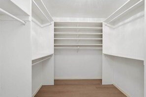Interior - Games, Fire Pit, 5 min to Old Town, 2 Queen beds, 1 Bunk Bed. (Scottsdale)