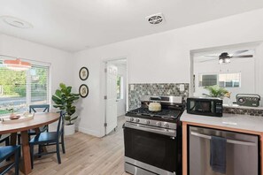 Fridge, microwave, oven, stovetop - Walkable to Stadium! Heated Pool Spring Training (Scottsdale)