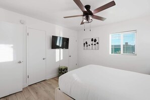 3 bedrooms, desk, iron/ironing board, WiFi - Walkable to Stadium! Heated Pool Spring Training (Scottsdale)