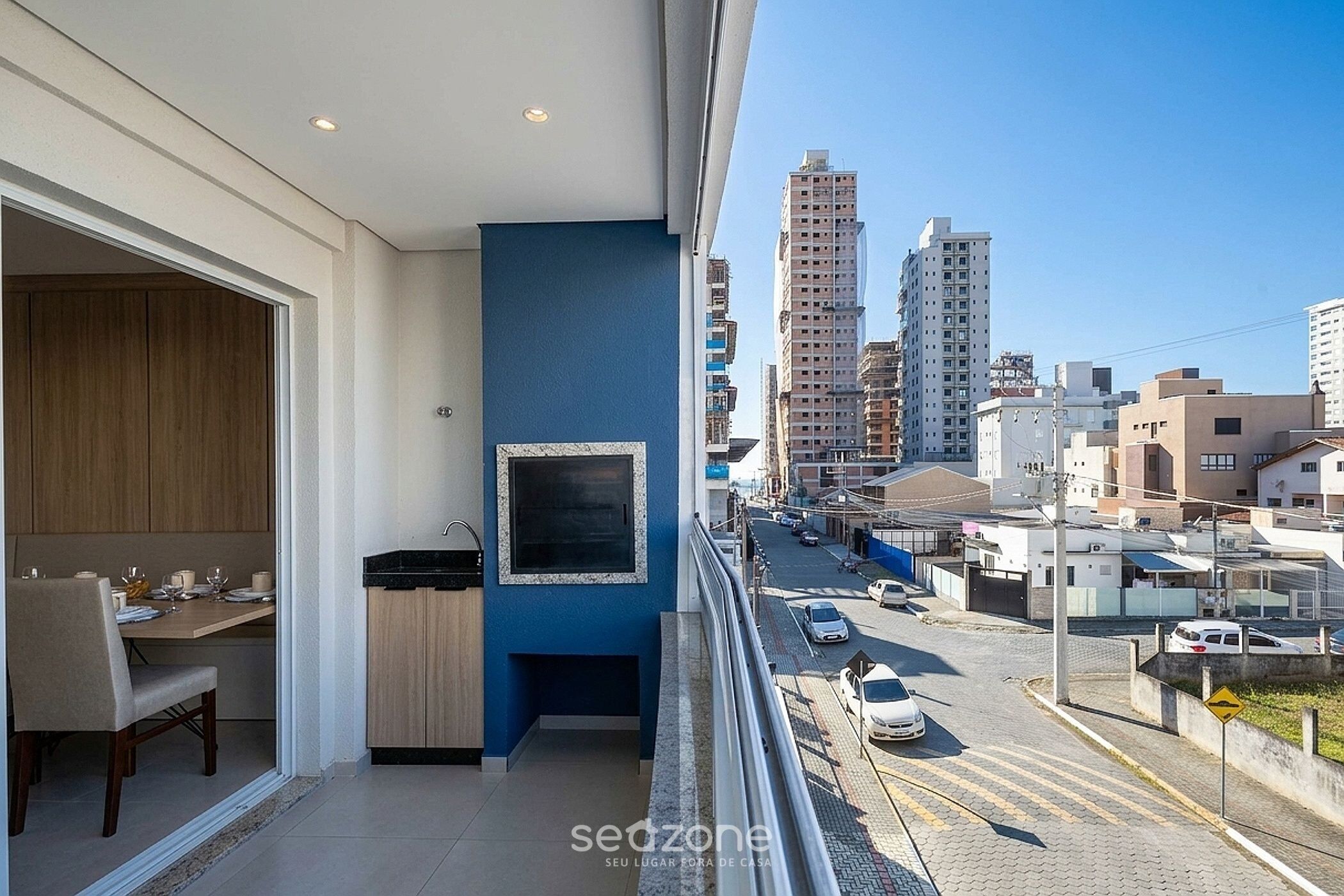 Basic Apartment | Outdoor dining