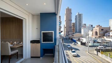 Basic Apartment | Outdoor dining