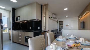 Basic Apartment | Dining