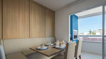 Basic Apartment | Dining