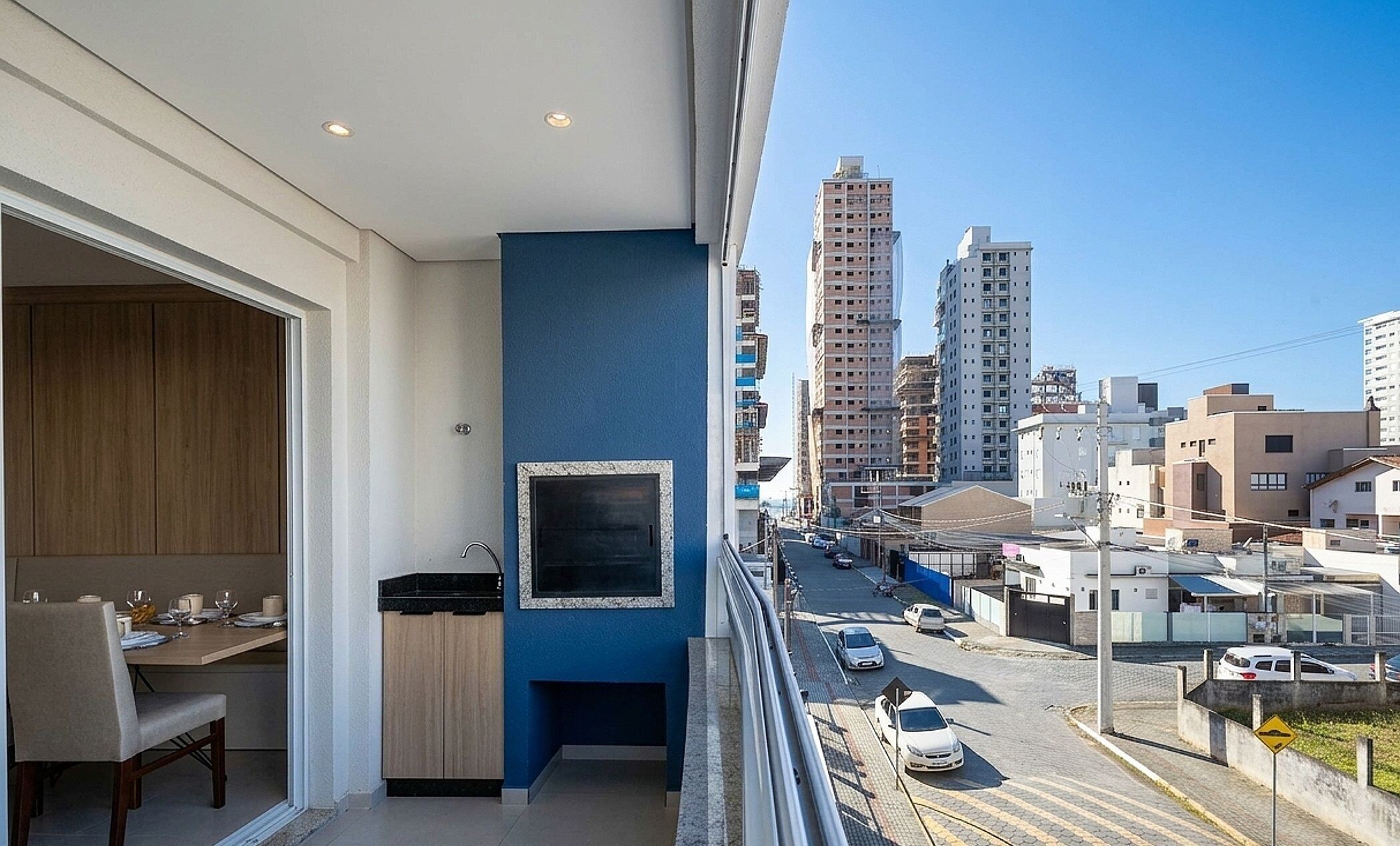 Basic Apartment | Tempat makan luar