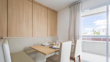 Basic Apartment | Dining