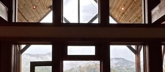 Spacious 4B w/private Loft Minutes from Snowshoe