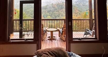 Spacious 4B w/private Loft Minutes from Snowshoe