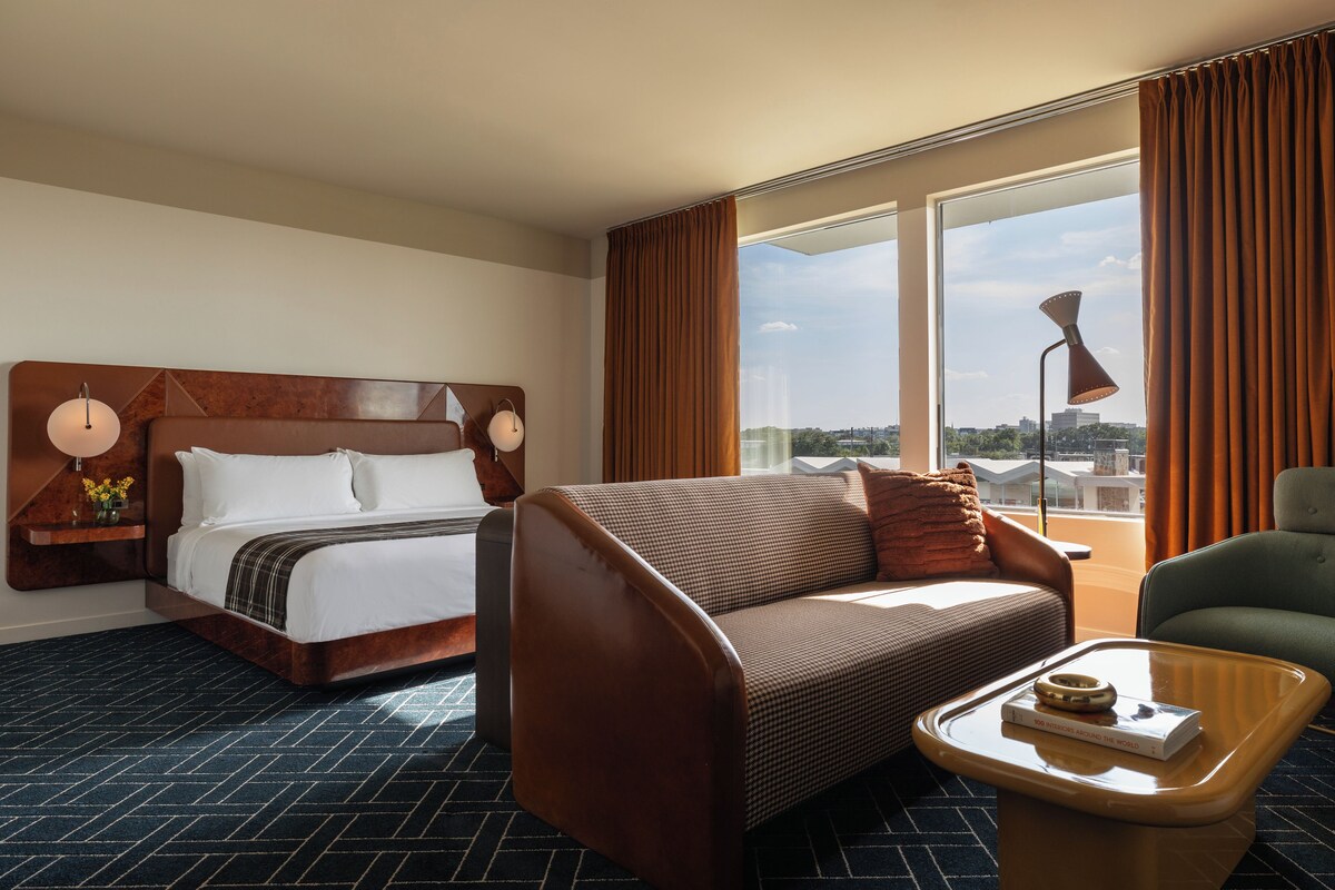 Egyptian cotton sheets, premium bedding, down duvets, minibar