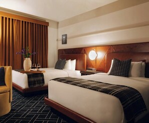Egyptian cotton sheets, premium bedding, down duvets, minibar - Caravan Court Hotel (Arlington)