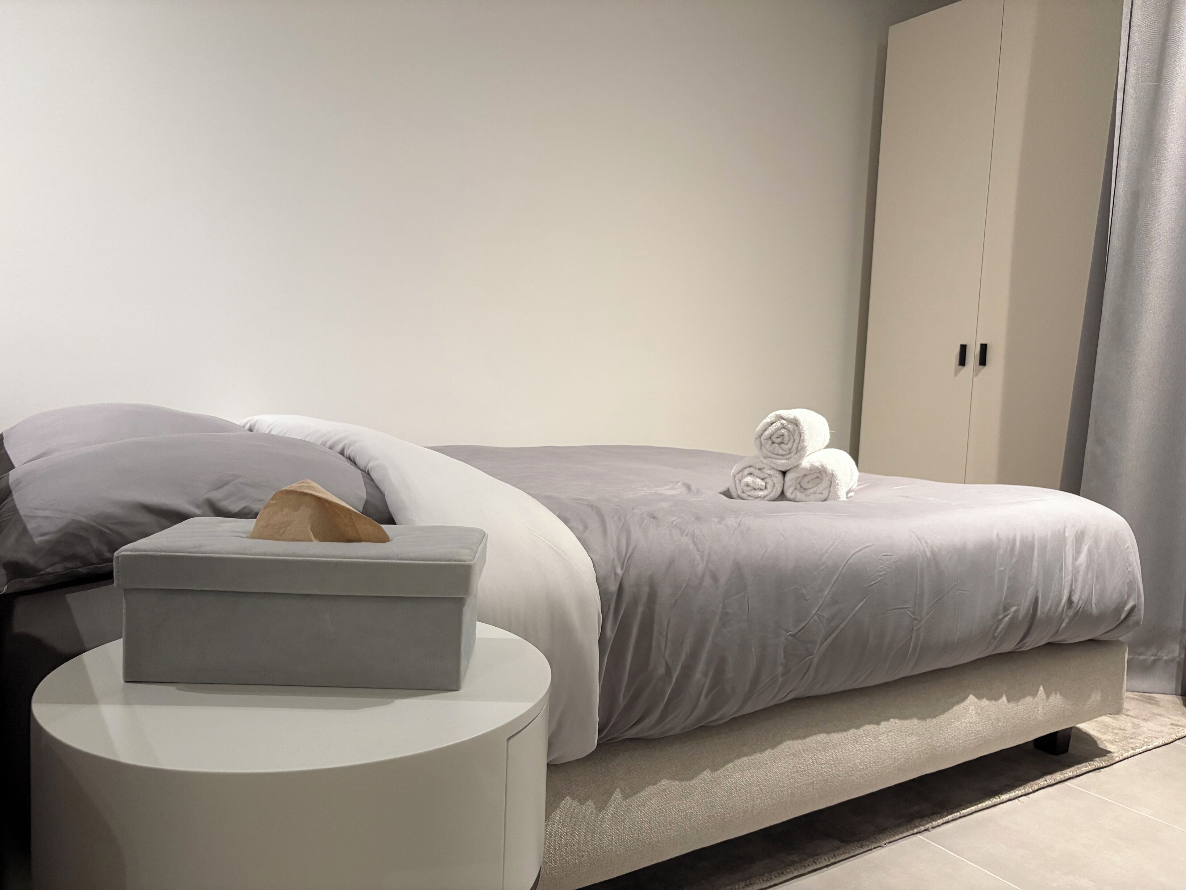 2 bedrooms, travel crib, free WiFi, bed sheets