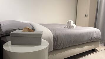 2 bedrooms, travel crib, free WiFi, bed sheets