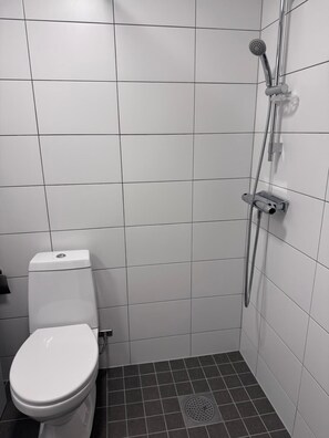 Doccia, asciugacapelli, bidet, asciugamani