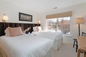 2 bedrooms, iron/ironing board, free WiFi, bed sheets - River Pines A308, Cozy Condo Minutes drive to Arrowhead Resort! (Edwards)