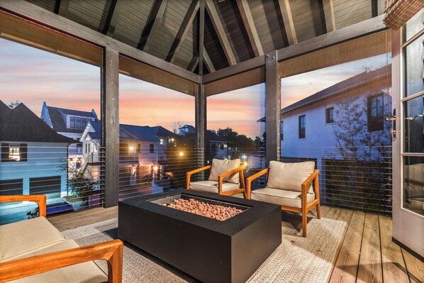 Terrace/patio - New! Heated Pool - 6 min walk to Beach - Rosemary! (Rosemary Beach)