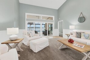 Smart TV, fireplace, offices - Manasota Key 4 Bedroom Pool Home on Lemon Bay (Englewood)