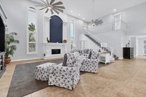 Smart TV, fireplace, offices - Manasota Key 4 Bedroom Pool Home on Lemon Bay (Englewood)
