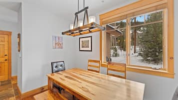 Studio (2 Bedrooms) | Exterior