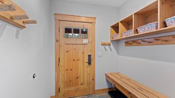 Studio (2 Bedrooms) | Exterior