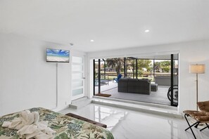 4 bedrooms, iron/ironing board, free WiFi, bed sheets - Port Charlotte 4 Bedroom Pool Vacation Home on Peace River (Port Charlotte)