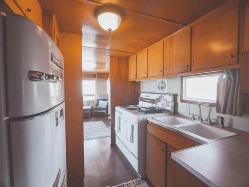 Silvia The Spartan - Private Hot Spring Vintage Camper