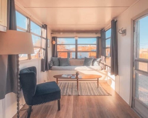 Blue Belle -Cozy Hot Spring Vintage Camper