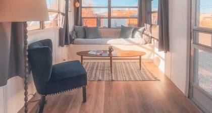 Blue Belle -Cozy Hot Spring Vintage Camper