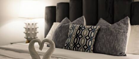 5 habitaciones, tabla de planchar con plancha, wifi y ropa de cama