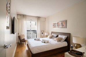 2 bedrooms, iron/ironing board, WiFi