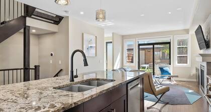 Spacious Central 4BR Duplex with 2 Car Garage & Downtown View from Rooftop Patio