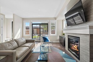 Smart-tv och eldstad