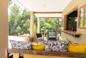 บ้านพัก, วิวสระว่ายน้ำ | ลานระเบียง/นอกชาน