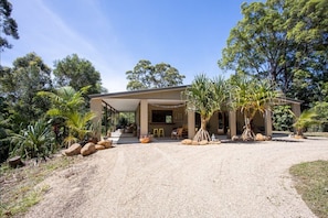 Front of property - Honeybird Hideaway (Wooyung)