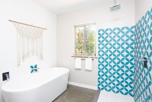 Rumah, pemandangan kolam renang | Kamar mandi