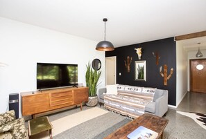 House | Living area - Honeybird Hideaway (Wooyung)