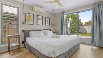 4 bedrooms, iron/ironing board, WiFi, bed sheets