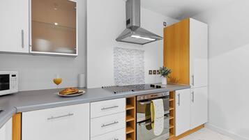 Apartment, 2 Bedrooms, Accessible, City View | Interior